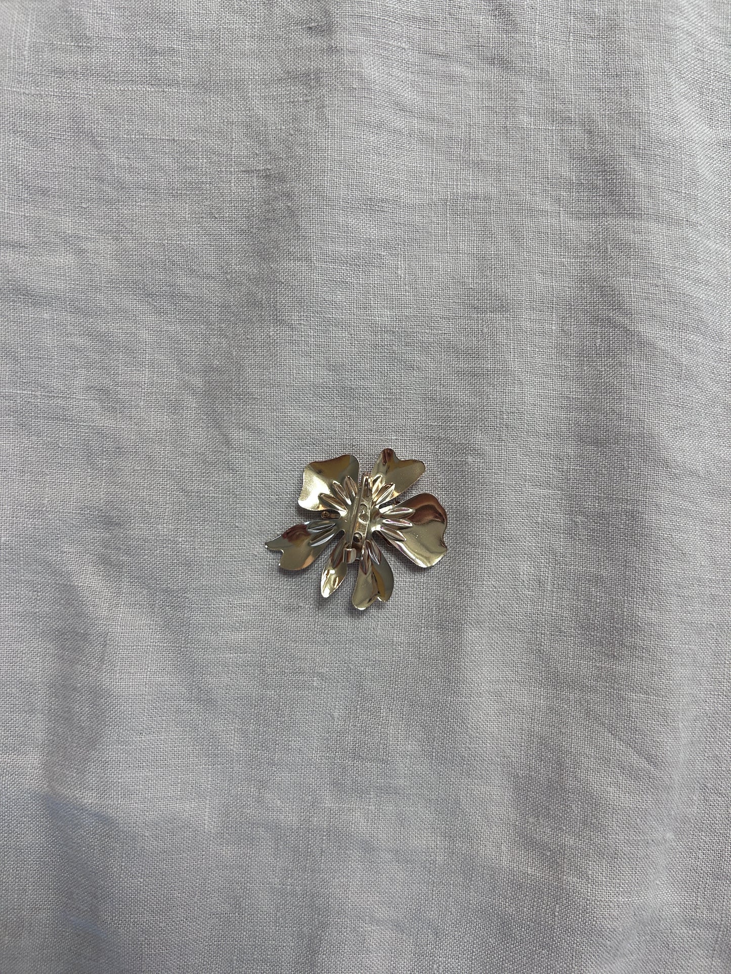 Brosch - blomma med stendetalj