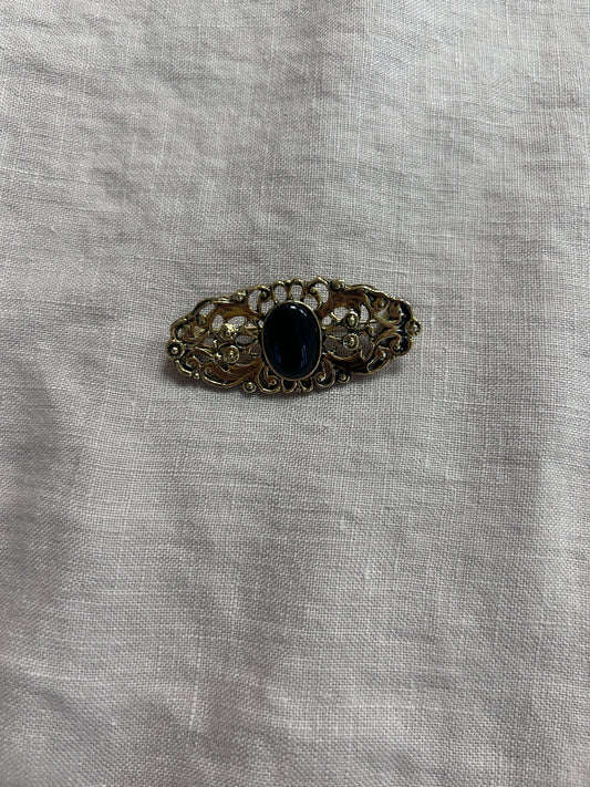Brosch med svart sten detalj